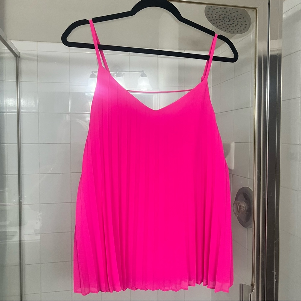 Skies Are Blue Pleated Hot Pink Top Size M NWT